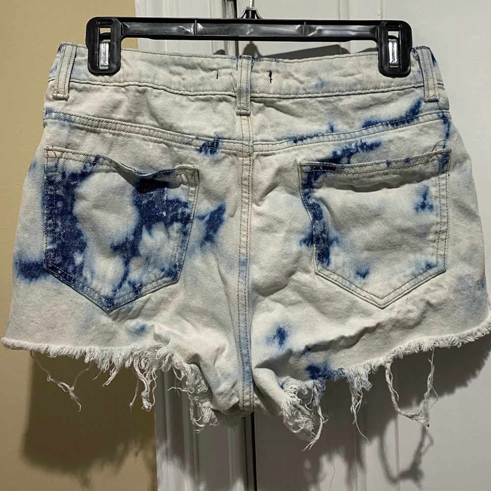 Forever 21 Blue and White Tie-Dye Cutoff Jean Shorts- Large - Picture 2 of 4